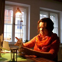 (2014) Projekt Hühnerei + Entengrütze 02 - Anne Swoboda bei der Arbeit